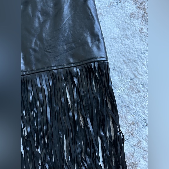 Faux leather skirt with fringe - Picture 2 of 7
